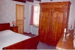 Une des trois chambres d'hotes - C&ocirc;t&eacute; jardin